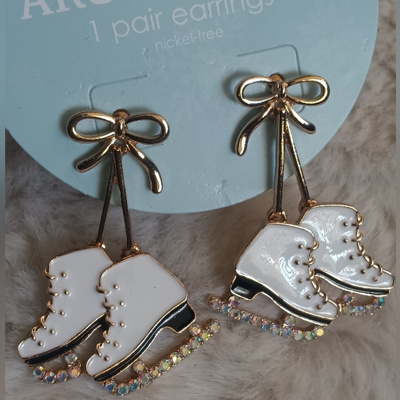 Hildie& jo Earrings - Picture 3 of 3